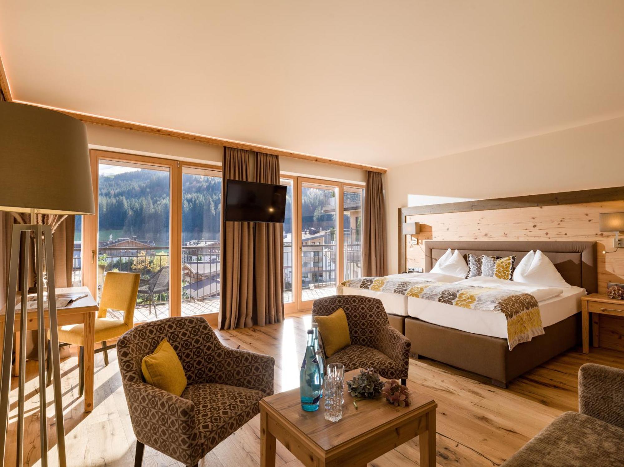 Hotel Zentral ****Superior Kirchberg in Tirol Exterior photo