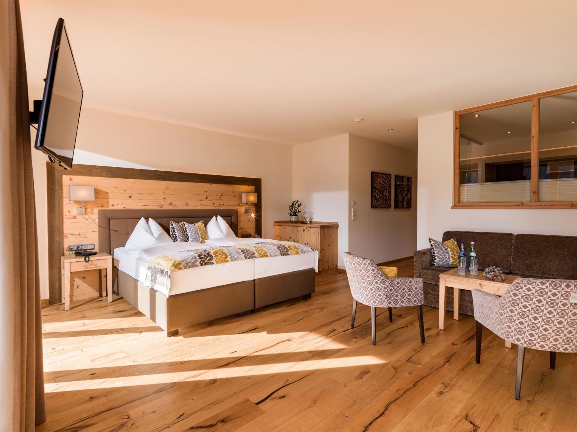 Hotel Zentral ****Superior Kirchberg in Tirol Exterior photo